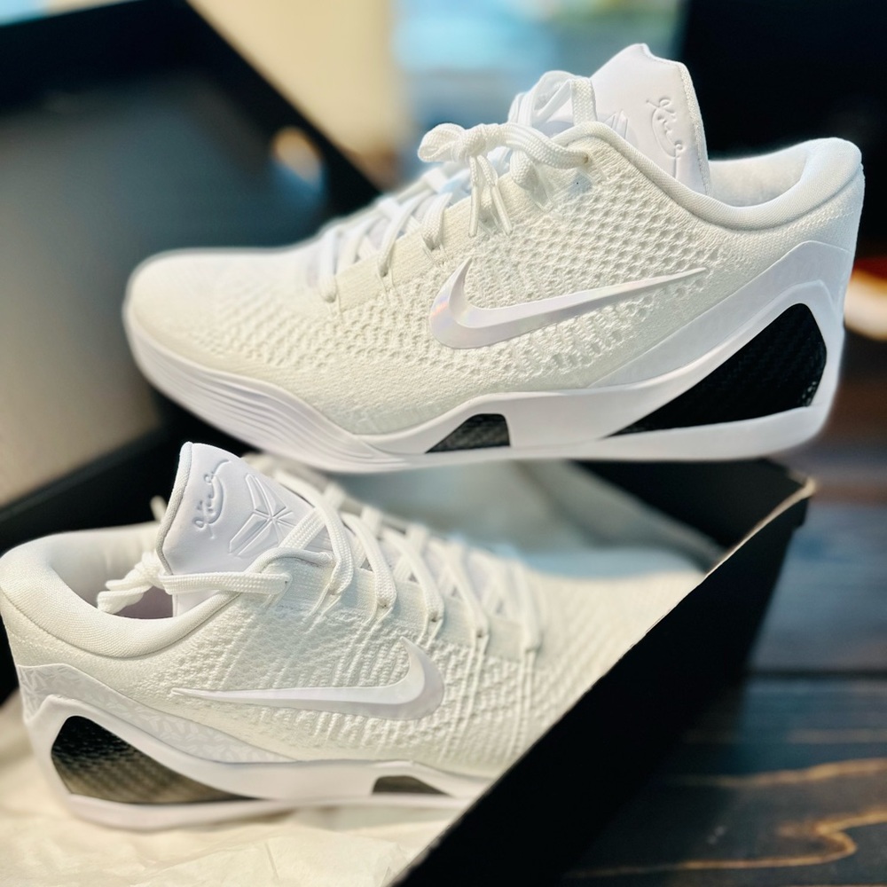NWT- NIKE Kobe IX Elite Low Protro
WHITE/WHITE